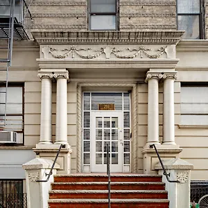 Park West Hostal